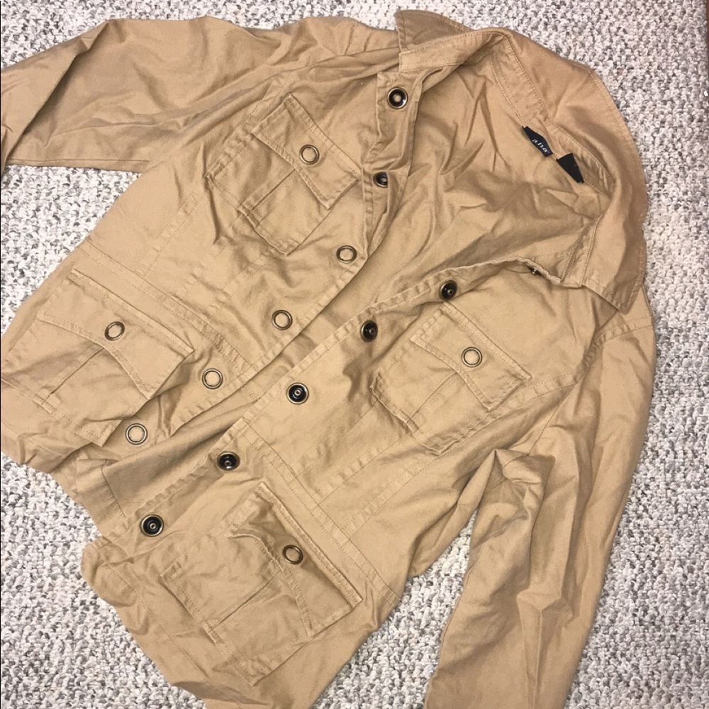 Khaki jacket with cute buttons
